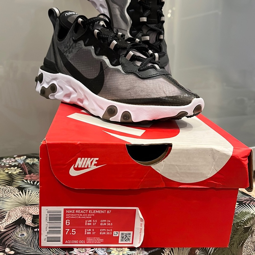 New never used with box Nike React Elements size 6 Women’s black/white gym shoes